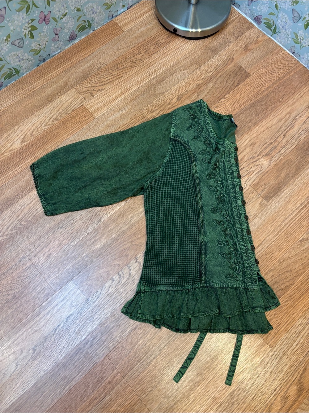Flower olive green long sleeve button-up top. Size 1X. - Picture 5 of 17